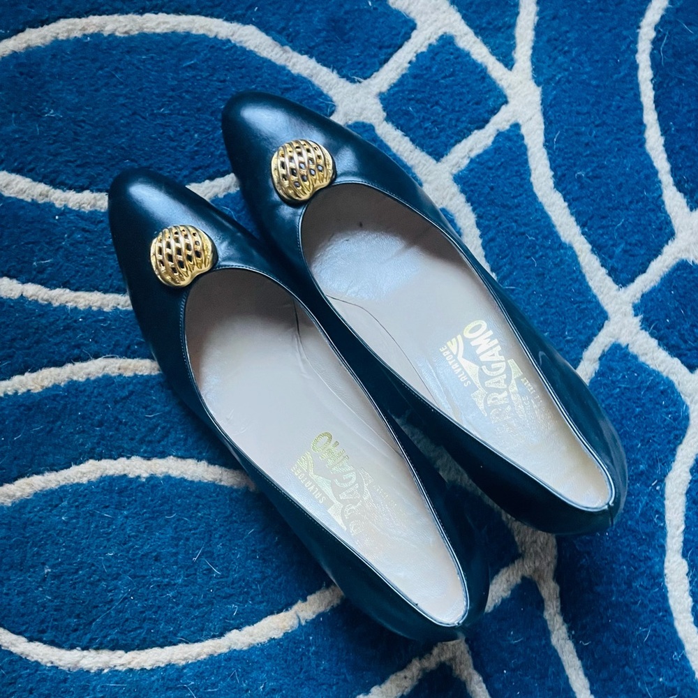 Vintage Navy 80’s Salvatore Ferragamo Heels